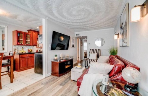 Virginia Beach House | Beachside Retreat: 2BR Luxury Condo King Bed