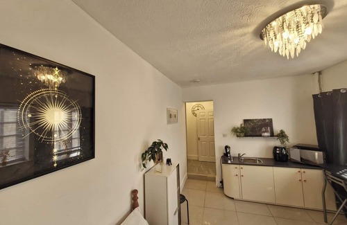 Cleethorpes Apartment | Beachside Retreat - Pets Ok - Free Parking