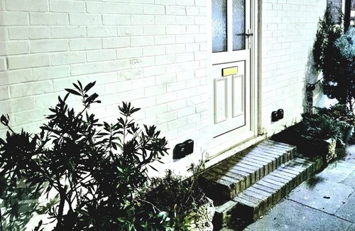 Cleethorpes Apartment | Beachside Retreat - Pets Ok - Free Parking