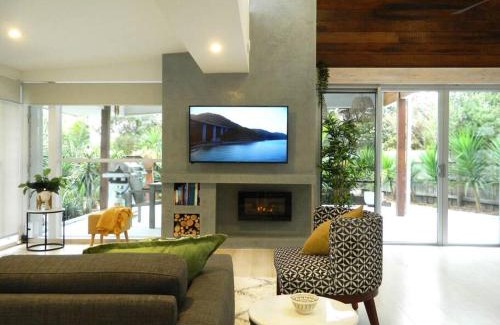 Rosebud House | Beachside Rosebud Retreat with *Wheelchair access*