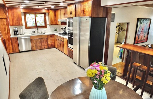 Peninsula House | Beachside Sanctuary – Luxurious 3 BDR Steps to Ocean, Walk to 2nd Street!