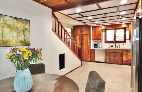 Peninsula House | Beachside Sanctuary – Luxurious 3 BDR Steps to Ocean, Walk to 2nd Street!