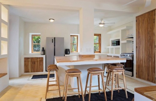 Playa Colorado House | Beachside SOULWATER Surf House+Sauna+Icebath. Perfect for LG families+retreats