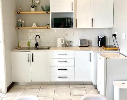 Redhill Apartment | Beachside Studio Apartment on Surfers Corner