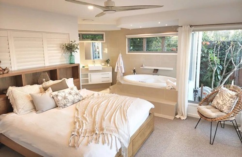 Dicky Beach House | Beachside Tropical Oasis with Pool 4 Bedrooms / 3 Bathrooms