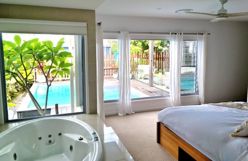 Dicky Beach House | Beachside Tropical Oasis with Pool 4 Bedrooms / 3 Bathrooms