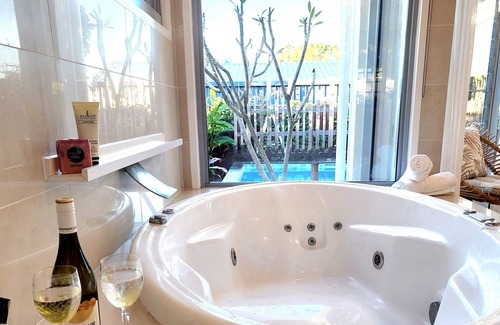 Dicky Beach House | Beachside Tropical Oasis with Pool 4 Bedrooms / 3 Bathrooms