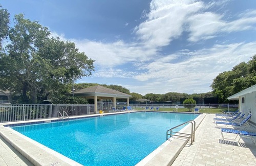 New Smyrna Beach Villa | Beachside Villa: 3 pools, pickleball + amenities galore!