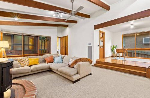 Ocean Grove House | Beachside Weekender Retreat with Spa sleeps 11-13
