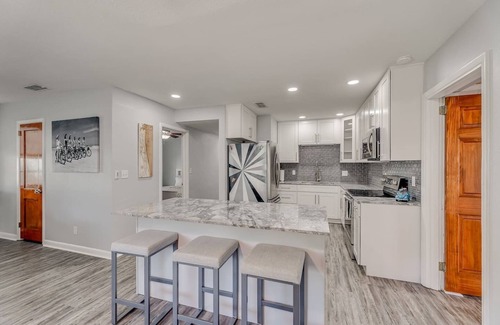 Jacksonville Beach House | Beachside with Billiard Room & Beach Cruisers!