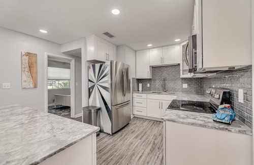 Jacksonville Beach House | Beachside with Billiard Room & Beach Cruisers!