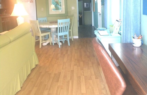 Butler Beach House | BeachsideCottge,easywalk2BestBeach,3bdrm2bth,UpperDeck,FreeWiFi,PetsWlcmFncdYrd