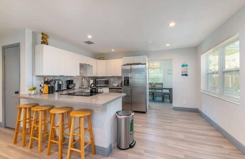 Beachway Estates House | Beachtown Getaway w/Tiki Hut