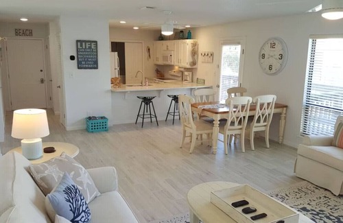Navarre Beach Apartment | Beachview Beachin`, Navarre Beach