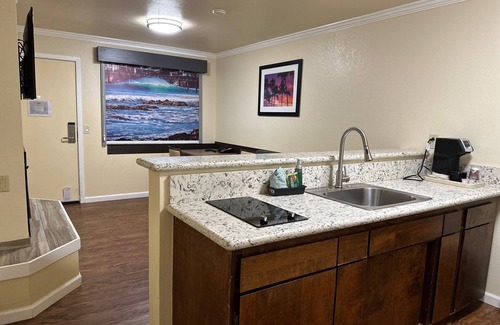 Cayucos Hotel | Beachwalker Inn and Suites