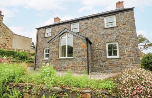 Dinas Cross House | Beachway