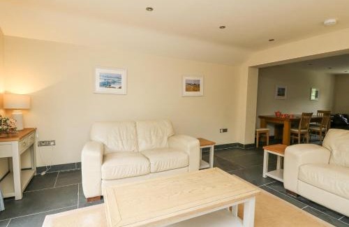 Dinas Cross House | Beachway