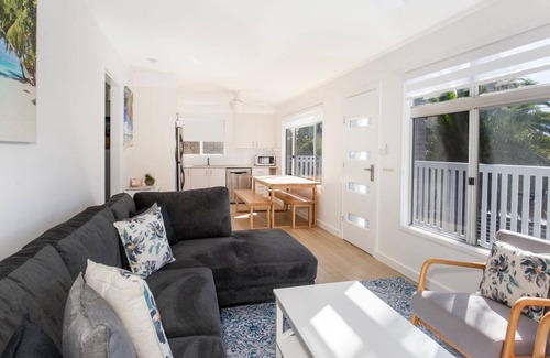 Berrara House | Beachway - Pet Friendly - 2 Mins Walk to Beach