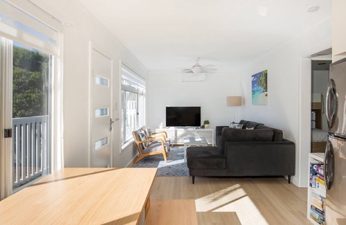 Berrara House | Beachway - Pet Friendly - 2 Mins Walk to Beach