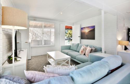 Berrara House | Beachway Pet Friendly 2 Mins Walk to Beach