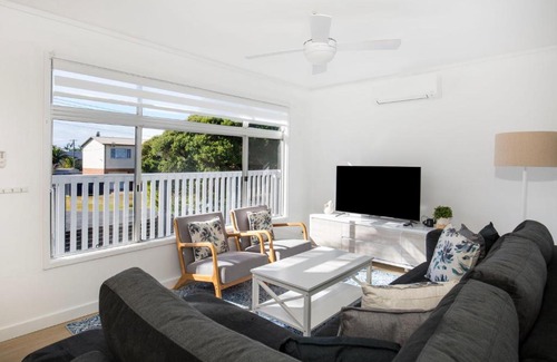 Berrara House | Beachway Pet Friendly 2 Mins Walk to Beach