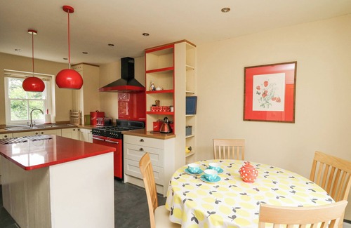 Dinas Cross Cottage | BEACHWAY, pet friendly, country holiday cottage in Dinas Cross