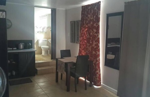 Summerstrand Bed & Breakfast | Beachway B&B
