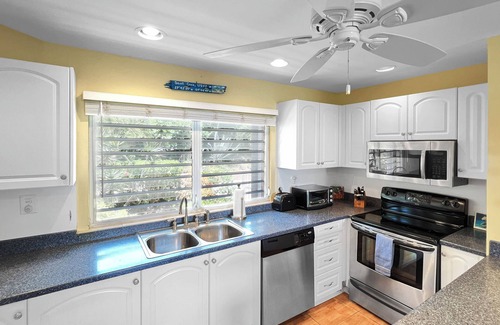 Cotton Valley Condo | Beachy 2 Bedroom Coakley Bay Condo with AC, pool and backup generator.