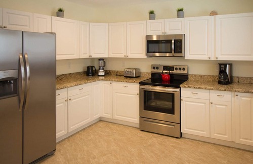 River District House | Beachy 3BR/3BA Pool Home ⚓ small office ⚓ Close to Manatee River and Downtown