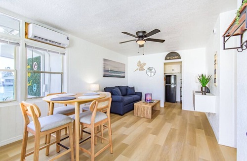 Bay Esplanade Apartment | Beachy Bayfront Condo Walk to Beach