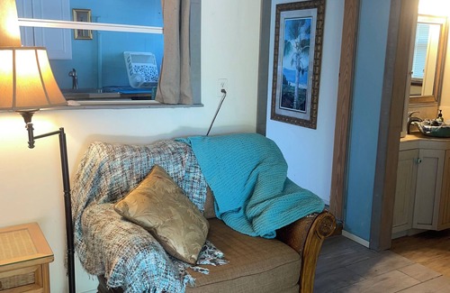 Englewood Cottage | Beachy Cottage Secluded in a Serene Tropical Paradise