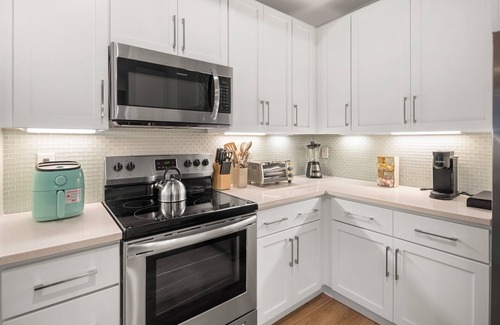 Rural Estates Apartment | Beachy Escape: 2BR/2BA w./Pool, Gym, and Theater