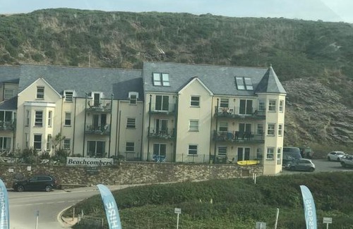 Newquay Apartment | Beachy