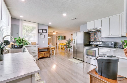 Northwest Quadrant House | Beachy Home in Heart of Beaufort w/Pool Access