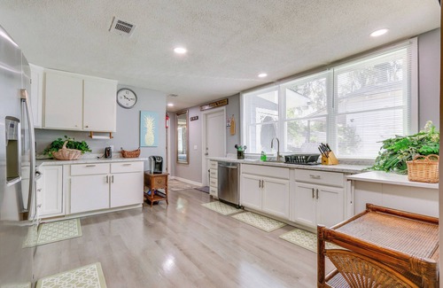 Northwest Quadrant House | Beachy Home in Heart of Beaufort w/Pool Access