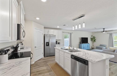 Indian Trails House | Beachy Keen Retreat | Palm Coast | Close To Golf & Beach | Dog Friendly Fenced Yard | Garage Access