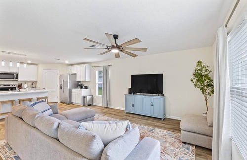 Indian Trails House | Beachy Keen Retreat | Palm Coast | Close To Golf & Beach | Dog Friendly Fenced Yard | Garage Access