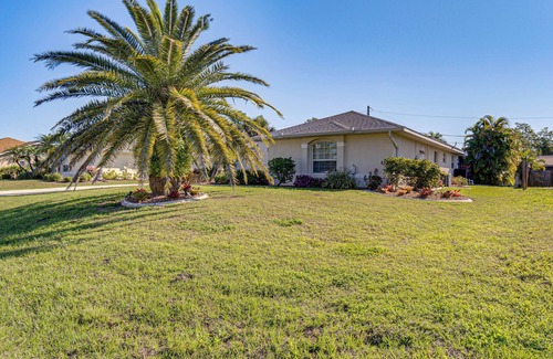 Port Charlotte Cottage | Beachy Port Charlotte Home w/Hot Tub & Pool!