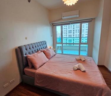 Legazpi Village Apartment | Beacon Makati Skyline View