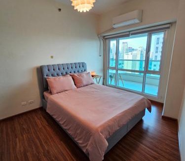 Legazpi Village Apartment | Beacon Makati Skyline View