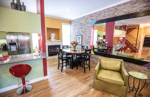 South Main Historic District House | Beale 2 blocks: 3400 SqFt, 11 beds, 2car-garage, rooftop deck, trolley in front
