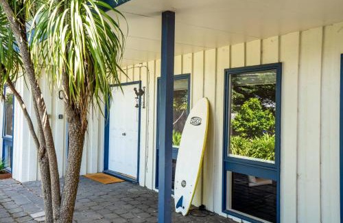 Belmont House | 'Beaming Belmont' A Coastal Indoor-Outdoor Haven