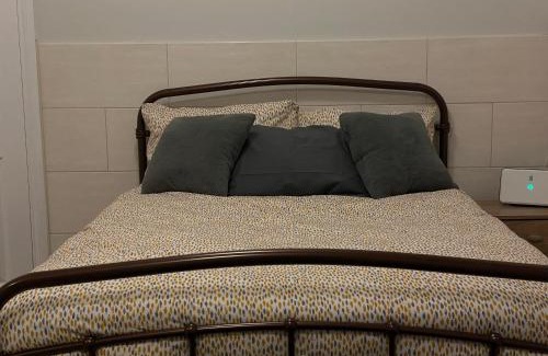 Swindon Apartment | Beanies LorneStreet Four Bed House