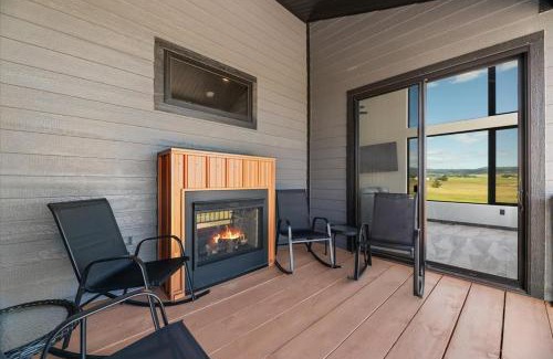 Sturgis House | Bear Butte Luxury Retreat Hot Tub Stunning Views