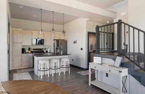 Sturgis House | Bear Butte Luxury Retreat Hot Tub Stunning Views