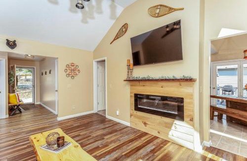 Massanutten Resort | Bear Cabin-3 BR 2 Bath with Indoor Hot tub-one level-Pool Pass-Pet welcome
