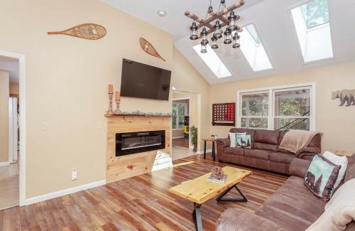 Massanutten Resort | Bear Cabin-3 BR 2 Bath with Indoor Hot tub-one level-Pool Pass-Pet welcome
