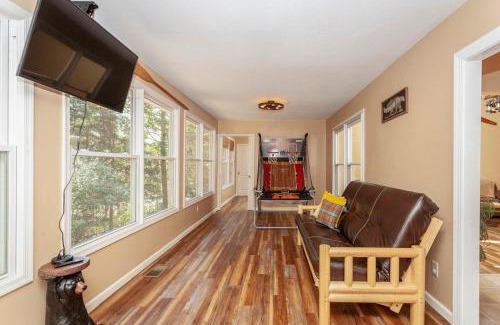 Massanutten Resort | Bear Cabin-3 BR 2 Bath with Indoor Hot tub-one level-Pool Pass-Pet welcome