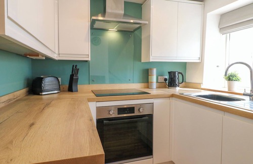 Cromford Cottage | BEAR COTTAGE, pet friendly, with a garden in Cromford