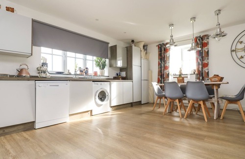 Truro Cottage | BEAR COTTAGE, pet friendly, character holiday cottage in Truro